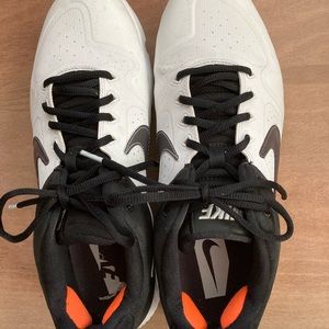 NIKE Baseball Cleats ..MINT!